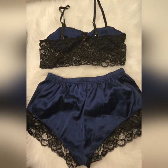 Two piece lingerie set - Picture 2 of 2